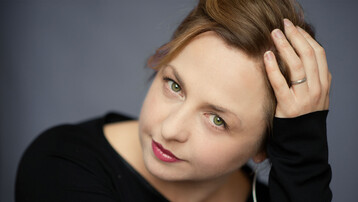 A portrait of conductor Holly Mathieson